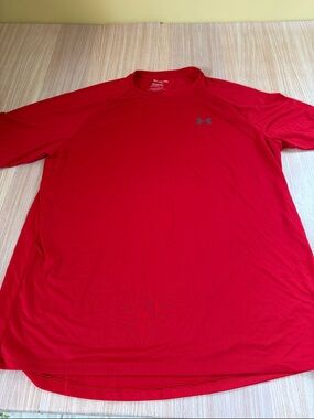 Under Armoir The Tech Tee loose fit tee shirt red